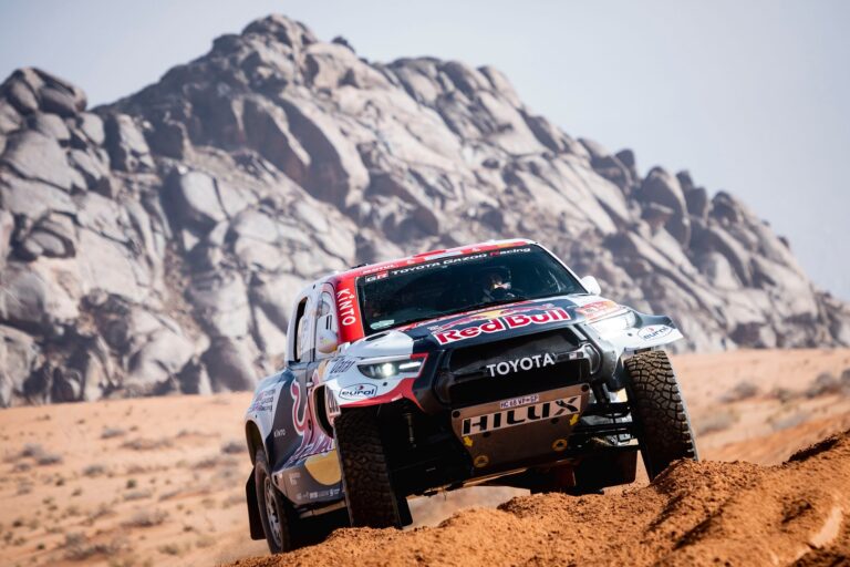 Al-Attiyah nyert a Dakar második napján, az Audi bajban