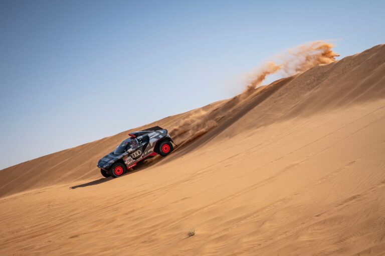Dakar: Peterhansel nyert, a motorosoknál minden megkavarodott
