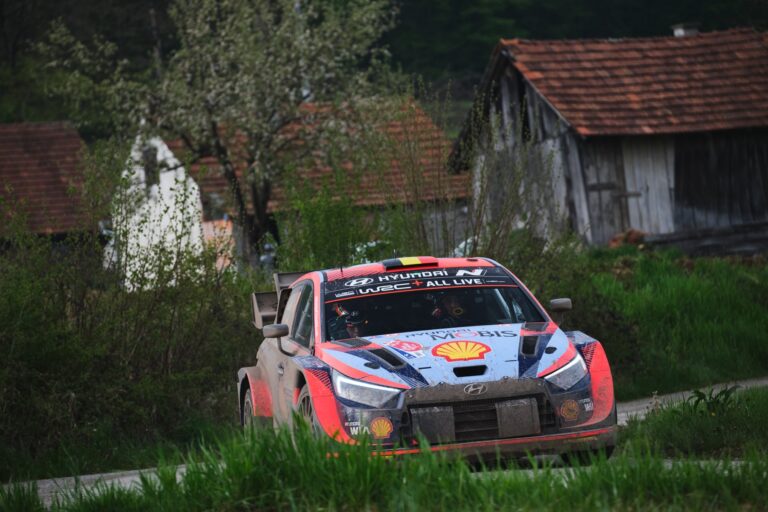 Neuville: Közmunka, idő és pénzbüntetés gyorshajtásért 