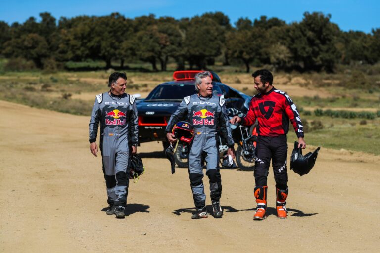 Sainz megautóztatta Danilo Petruccit