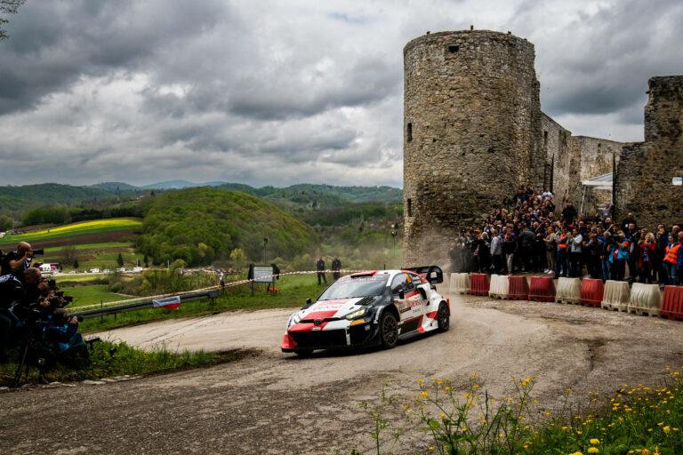 A Toyota elad egy Rally1-es autót 