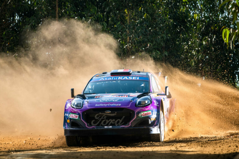 Kenyában jön a harmadik csata Loeb és Ogier között