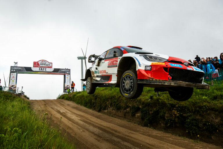 Ogier figyelmét hibaüzenet vonta el