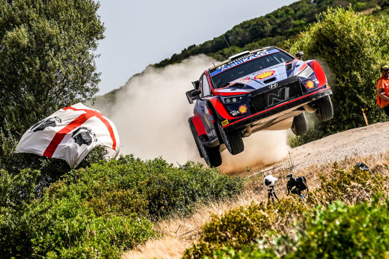Lappi ki pingpongozta magát és a Toyotát, Tanak az élen 
