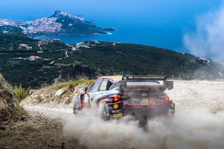Szardínia Rally: Tanak 2019-es formáját idézve magabiztos előnyben 