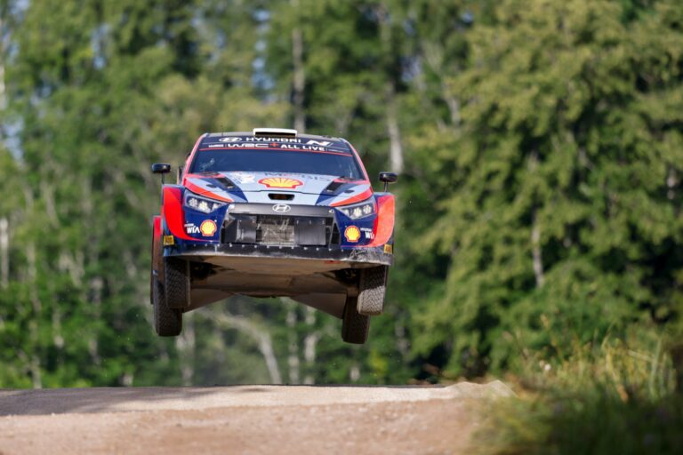 A Hyundai feladta a leckét versenyzőinek 