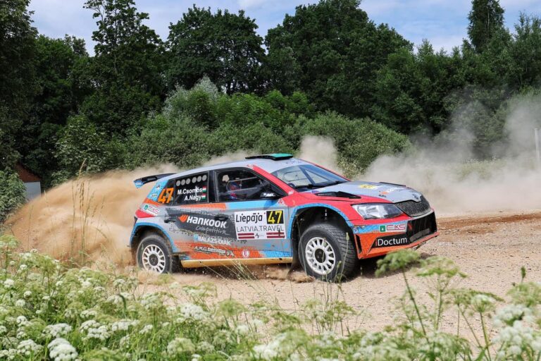 Csomós Mixi küzd, Sesks vezet – Liepaja Rally 1. nap