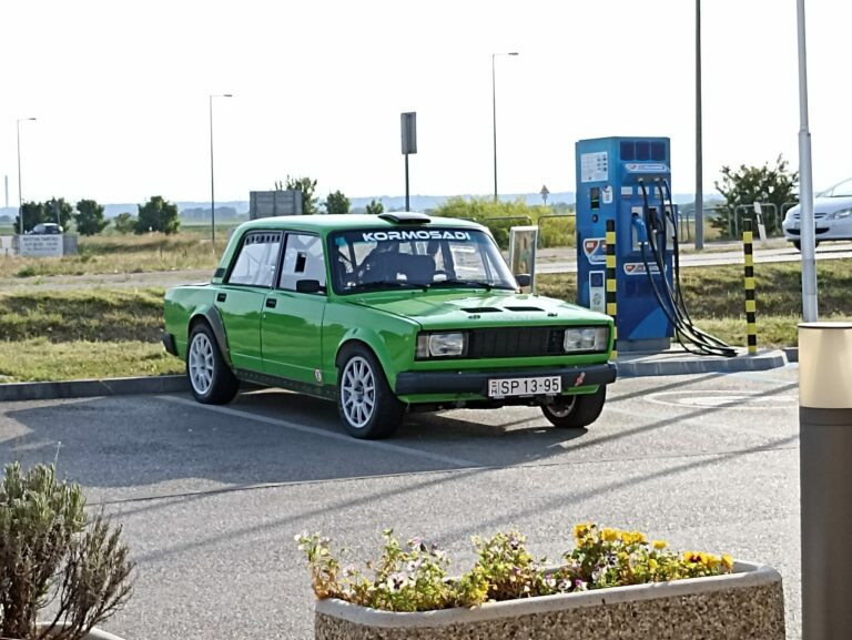 Papp Arnie a ZEG Rally Shown mutatja meg az új Ladát