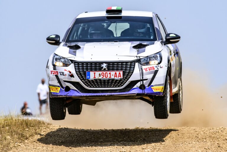 A PSZA Motorsport alig bírta elvinni a sok kupát 
