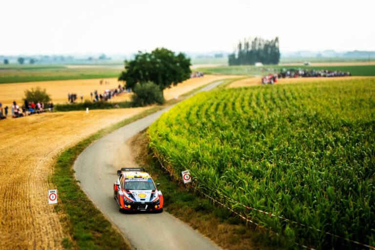 Mindenki elgumizta magát az Ypres Rallyn