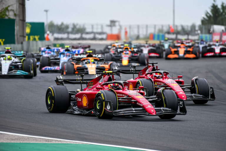 Verstappenék is a Ferrarin nevettek, Binotto magyarázkodott a Magyar Nagydíj után