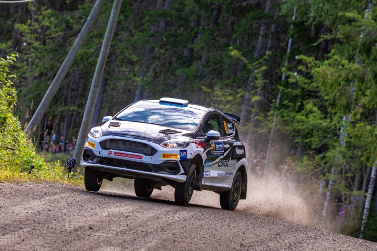 Videón a finn versenyző komoly kicsúszása a Finn Rallyn