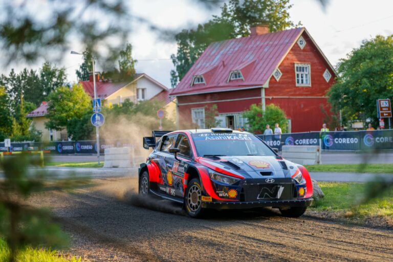 Oliver Solberg hatalmas esésének videója