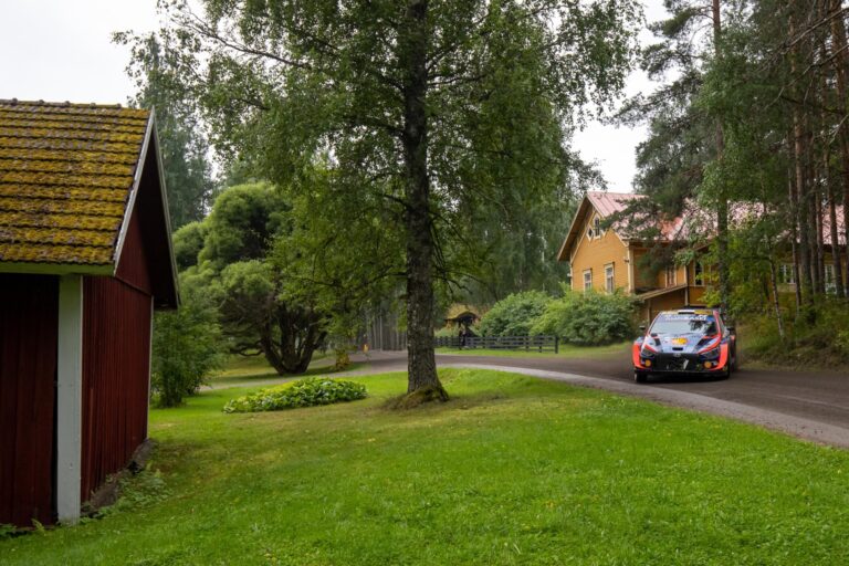 Tanak még vezet, de Rovanpera a sarkában 