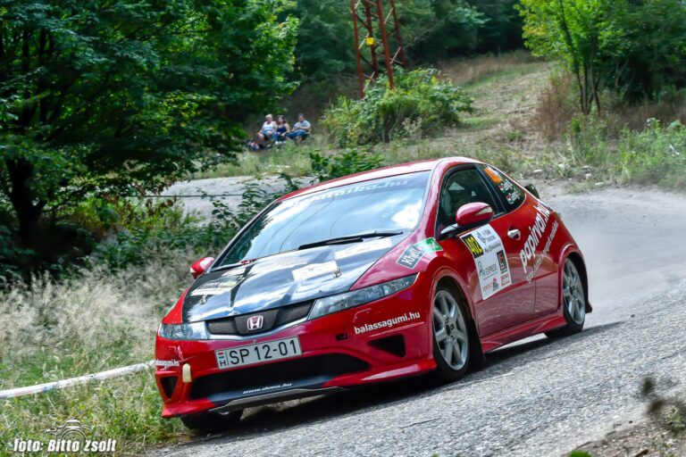 Így kell egy Hondával Oroszlányban közlekedni (videó)