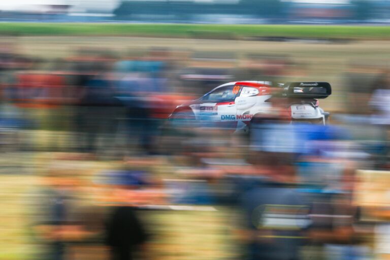 Rovanpera hatalmasat esett a második szakaszon, Evans vezet