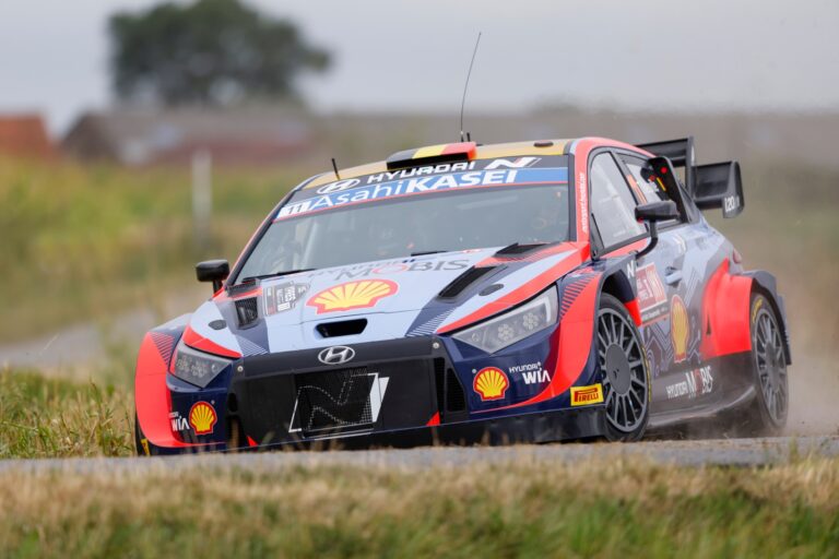 Ypres Rally: Neuville vezette Hyundai 1-2 az első nap végén