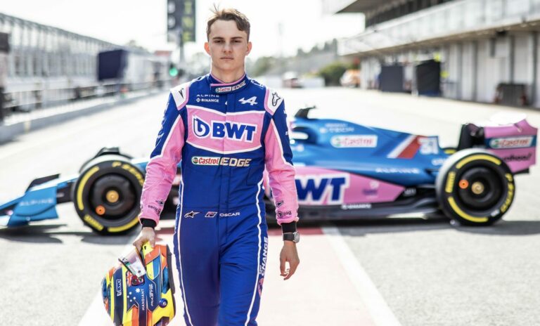 Kínos és bizarr részletek derültek ki az F1 nyári átigazolási balhéjáról