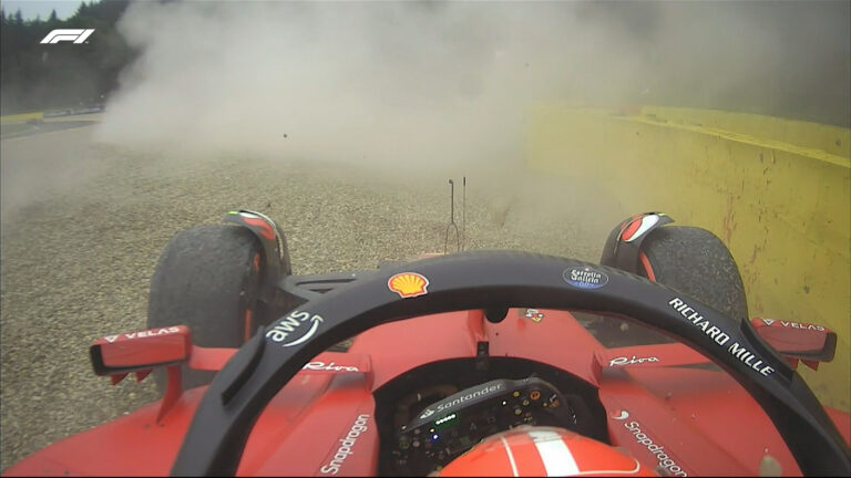 Leclerc a falnak csapta a Ferrarit Spában, Pérez várja az élről az időmérőt