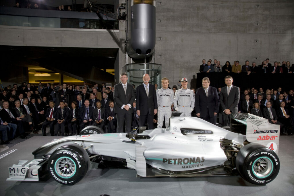 Mercedes, csapatbemutató, 2010. Nico Rosberg, Michael Schumacher, Ross Brawn, Norbert Haug, Nick Fry, Dieter Zetsche