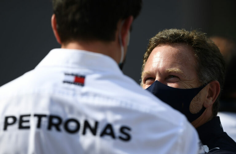 Wolff megfenyegette Hornert; volt főnöke Schumacheren élcelődött