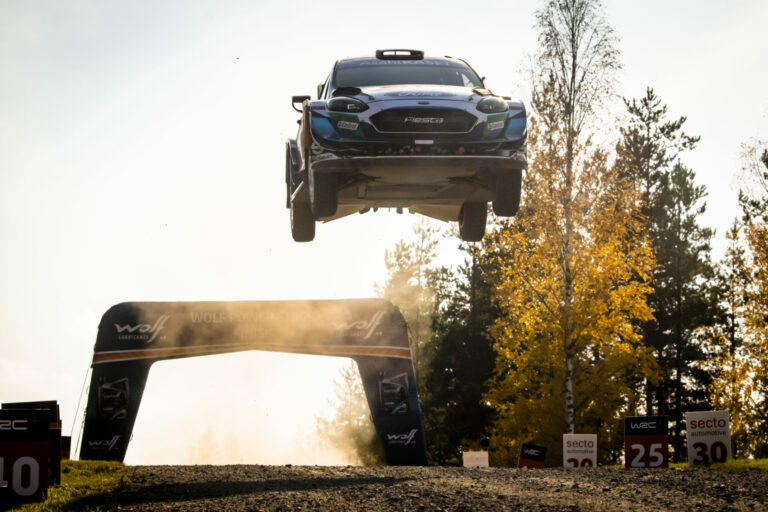 Ilyen, amikor egy F1-es pilóta sem hiszi el, ami a Finn Rallyn zajlik – videó