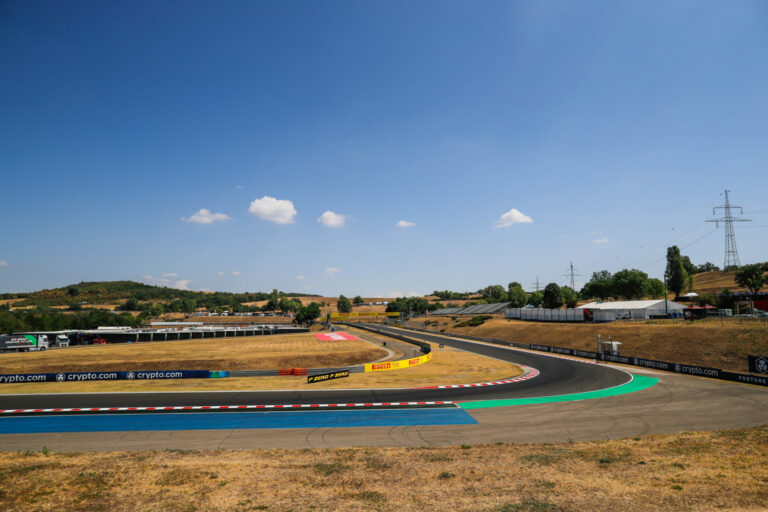 Így tesztel az Alpine F1-es csapata a Hungaroringen (videó)