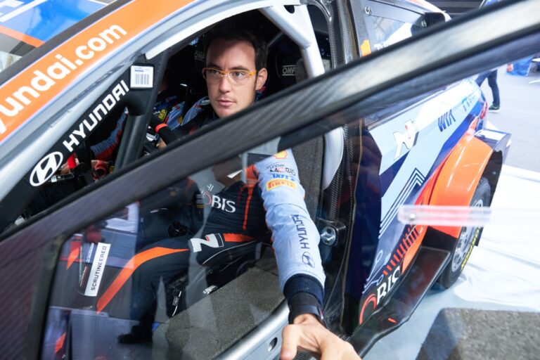 Neuville nem szeretné, ha Tanak távozna 