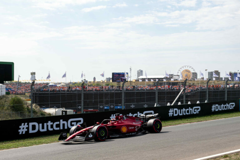 Verstappen is megérkezett, de Leclerc maradt az élen – óriási csata várható az időmérőn