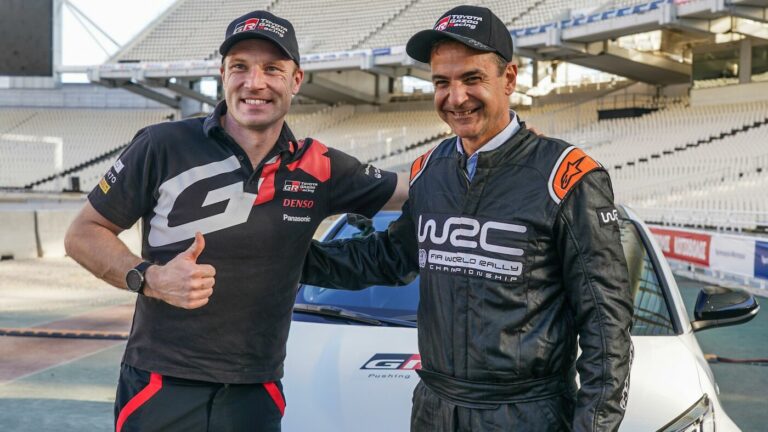 Latvala megautóztatta a görög miniszterelnököt 