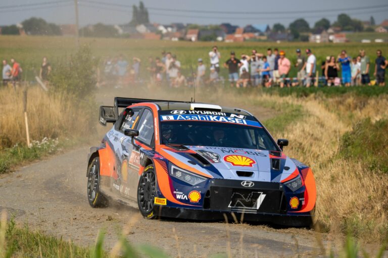 Tanak ott folytatta Görögországban, ahol Belgiumban abbahagyta 