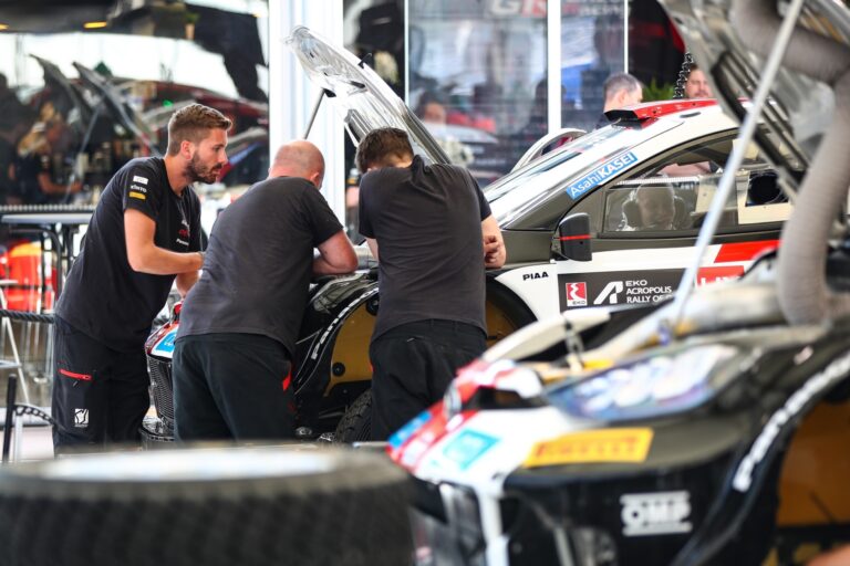 Latvala szerint nem mehetnek el a problémák mellett 