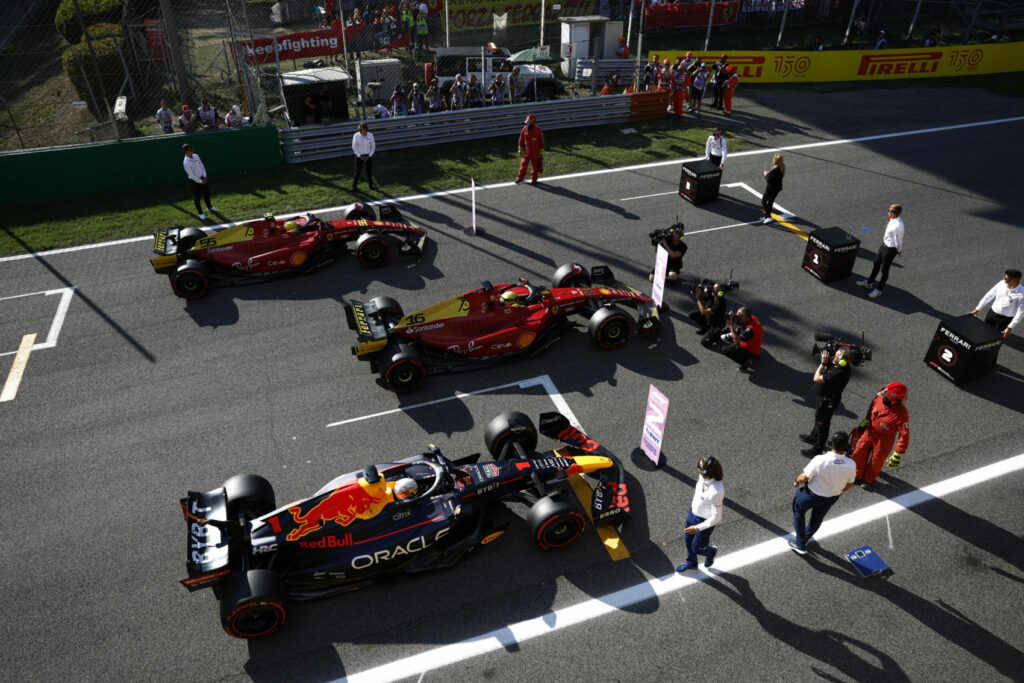 Charles Leclerc, Carlos Sainz, Ferrari, Max Verstappen, Red Bull, Olasz Nagydíj, időmérő