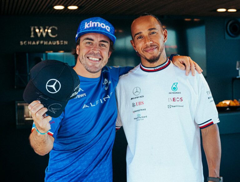 Alonso bocsánatot kért Hamiltontól, miközben a sajtót és az F1-et is kritizálta