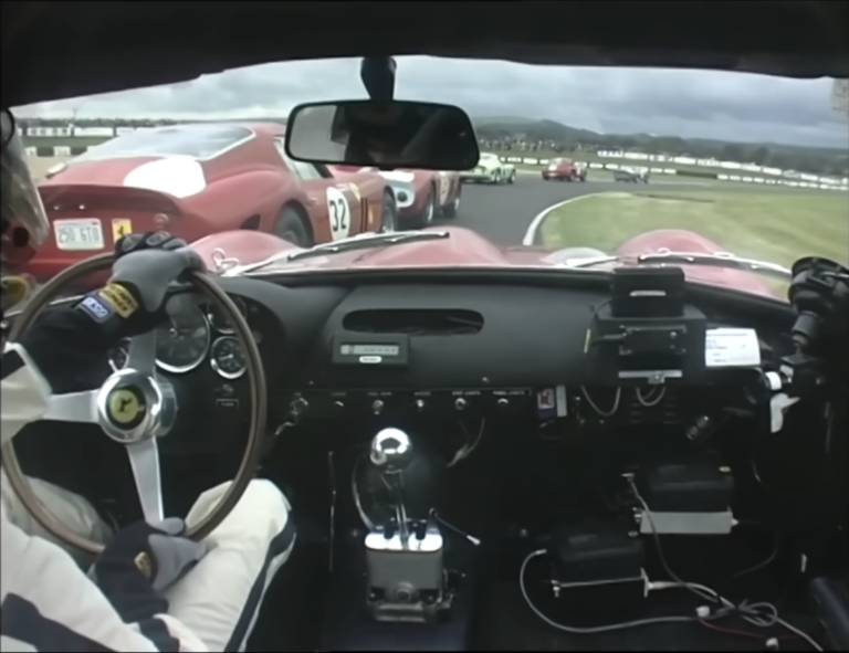 Hajmeresztő, ahogy az F1-es világbajnok hajtja a világ legdrágább Ferrariját (videó)