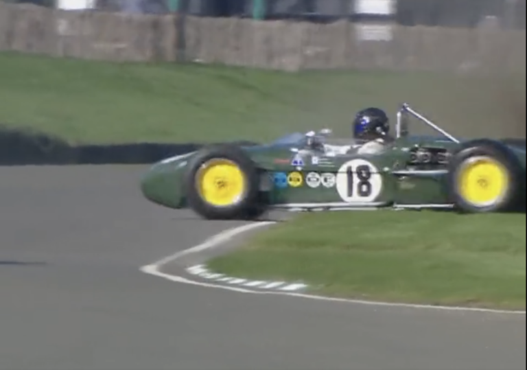 Kis híján sikerült összetörni Jim Clark Lotusát (videó)