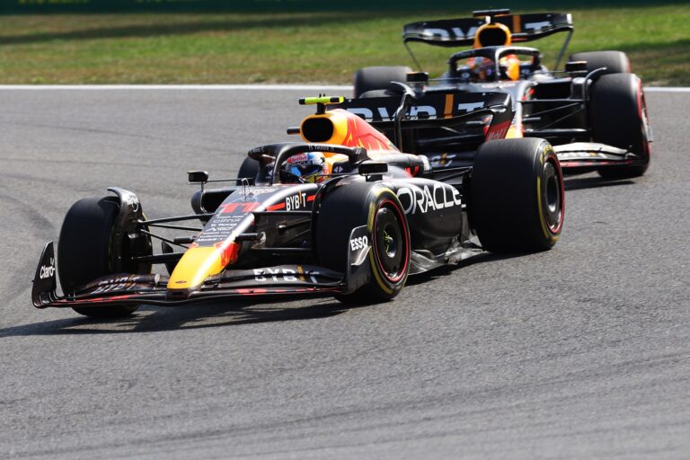Eltérő autókkal versenyez Verstappen és Pérez