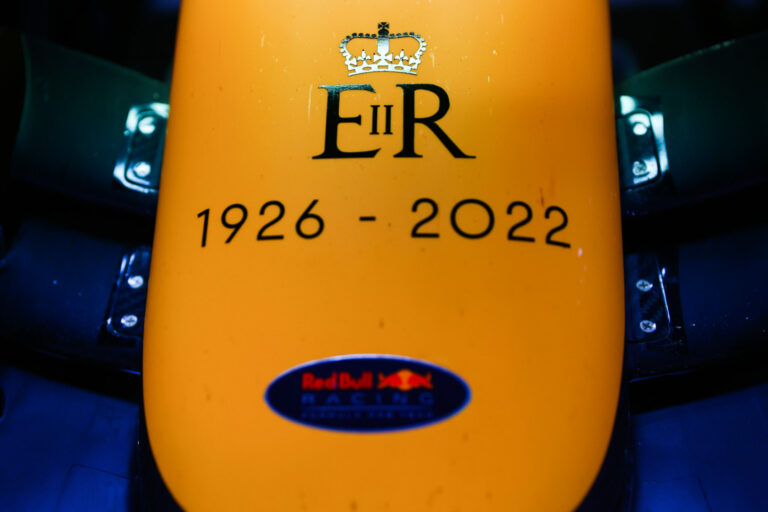 Így emlékezett a Forma-1-es mezőny II. Erzsébetre