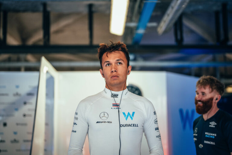 Alex Albon elhagyhatta a kórházat, otthonában gyógyul