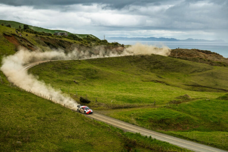 Katsuta is balesetet szenvedett, Rovanpera növelte előnyét 