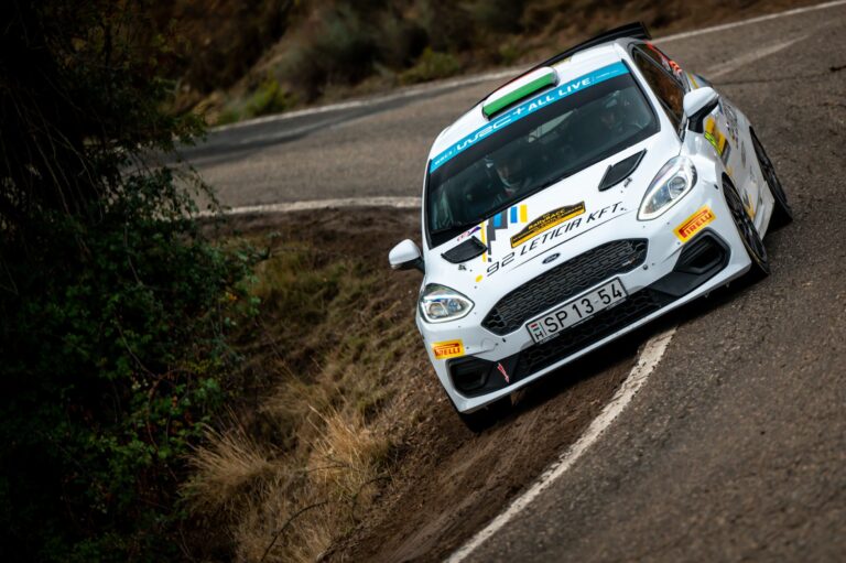 László Zoltán negyedik lett a WRC3-as bajnokságban, egy késés döntött a vb címről