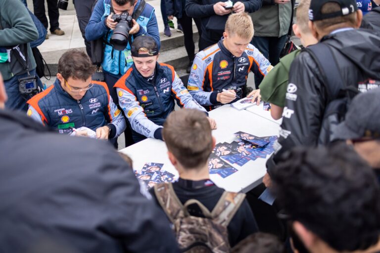 Neuville: Solbergnek egy negyedik autóban kellene ülnie