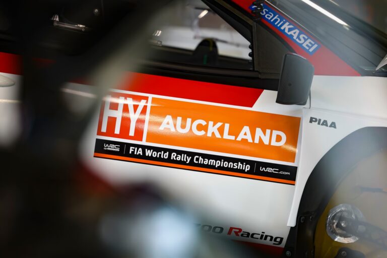 Döbbenet! A Toyota titokban fejlesztette ki új fegyverét 