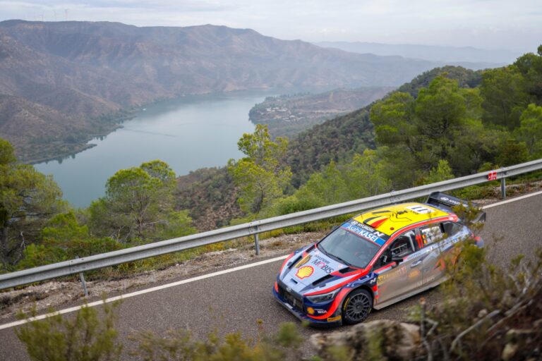 Neuville célba vette a Toyotákat 