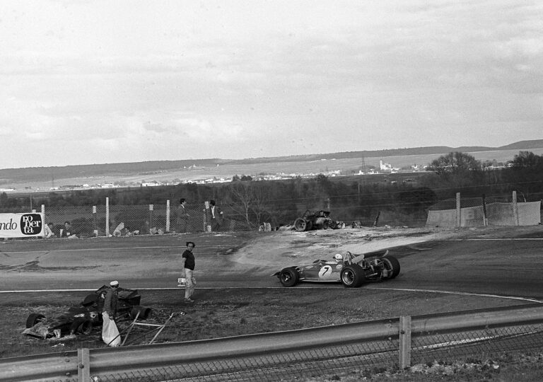 Meghalt mellette a barátja, majd sírva beült az autóba, és körrekordot repesztett Monzában