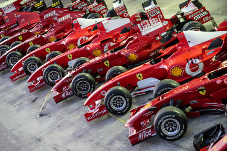 Jön az első olasz történelmi nagydíj, a Schumacher-féle Ferrari-korszak lesz a középpontjában