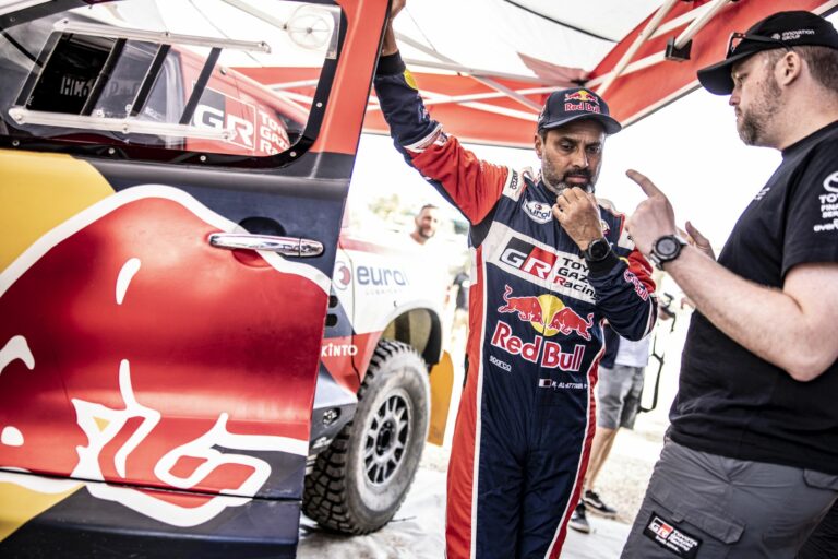 Nassert máris büntették, Loeb vezet