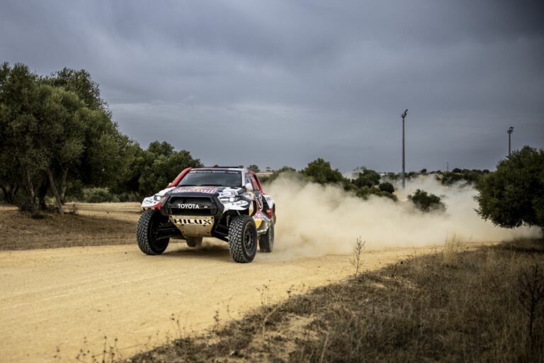 Al-Attiyah elhúzott, Loeb kapaszkodhat