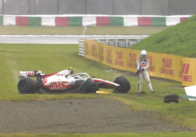 Schumacher nagyot bukott Szuzukában (videó)