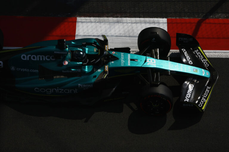 Alonso már Abu-Dzabiban debütál az Aston Martinban – dührohama után kiosztotta az Alpine-t